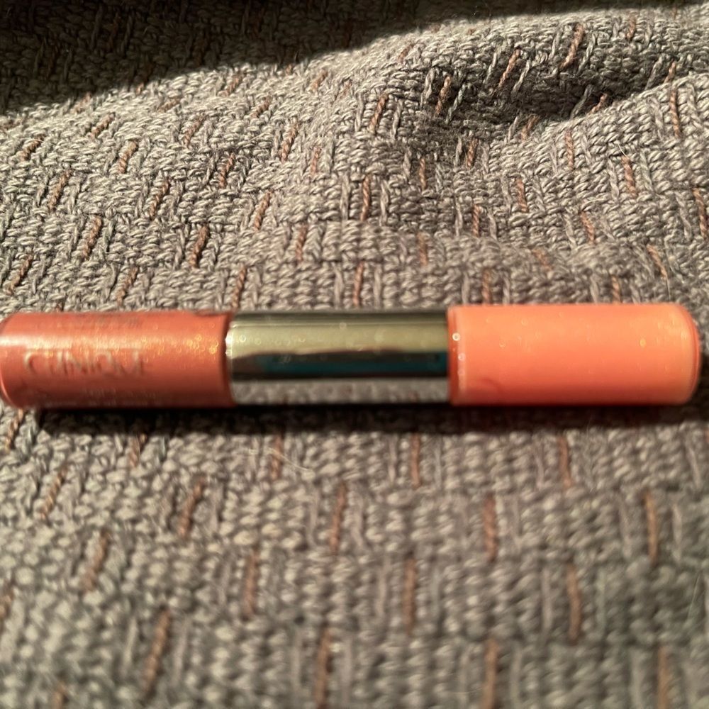 NEW -CLINIQUE Full Potential Lips Plump & Shine 02 PEACH PLUMP & 03 GLAMOUR-FULL